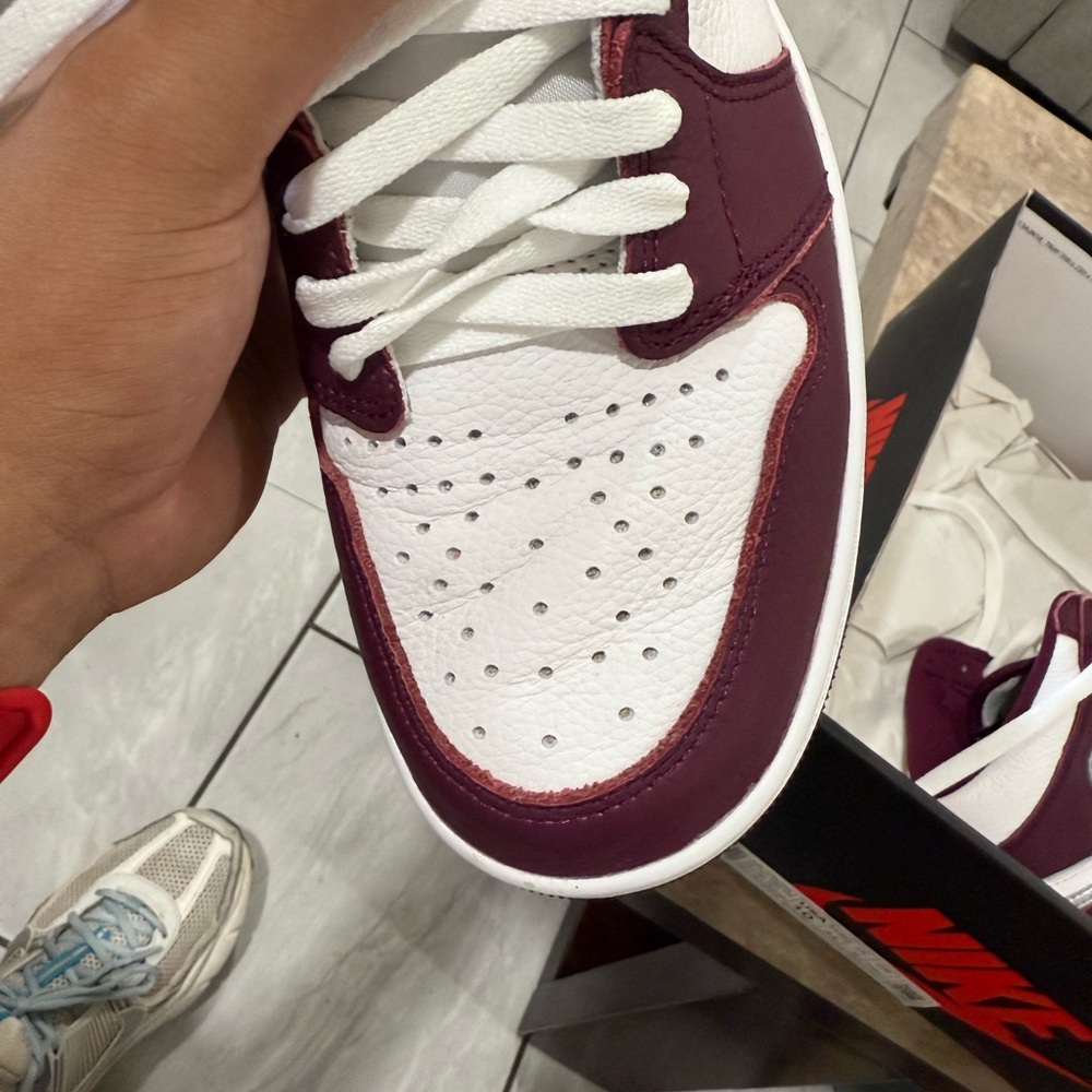 Nike Air Jordan 1 bordeax - Picture 8 of 10